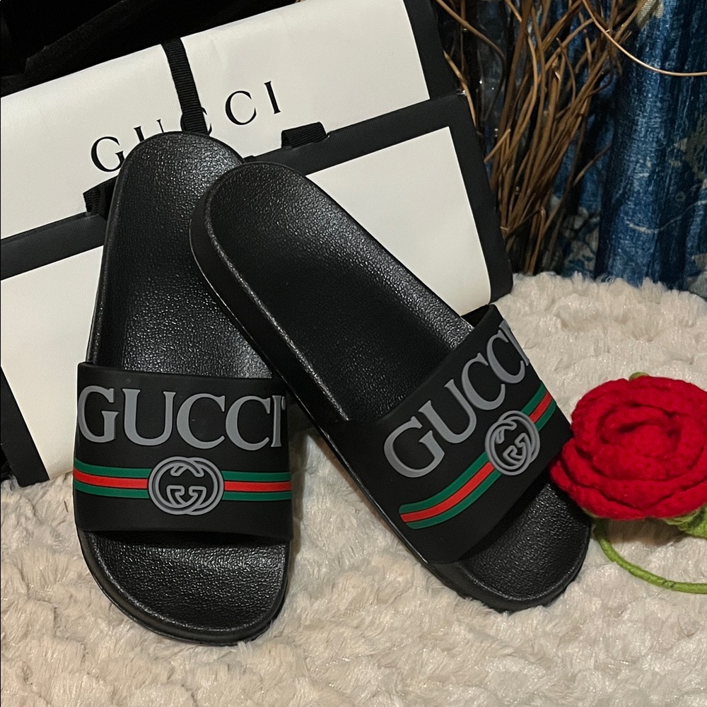 GUCCI Black Logo Slide Sandals with Signature Green-Red Stripe